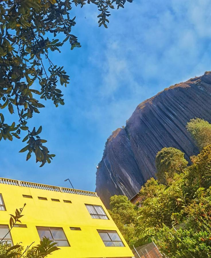 Descanso Bajo La Piedra Del Penol Guatapé 外观 照片