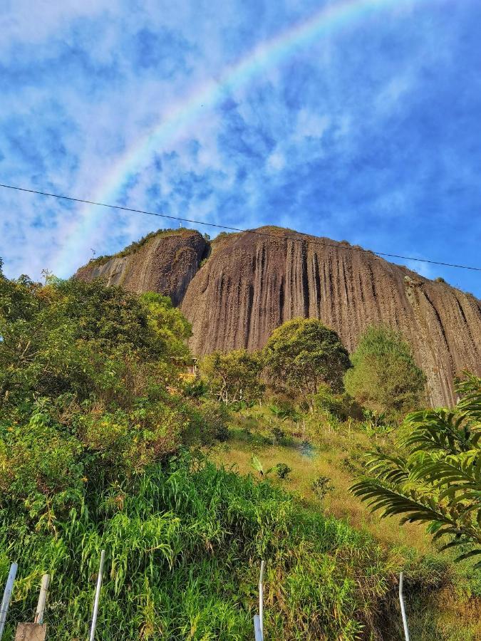 Descanso Bajo La Piedra Del Penol Guatapé 外观 照片
