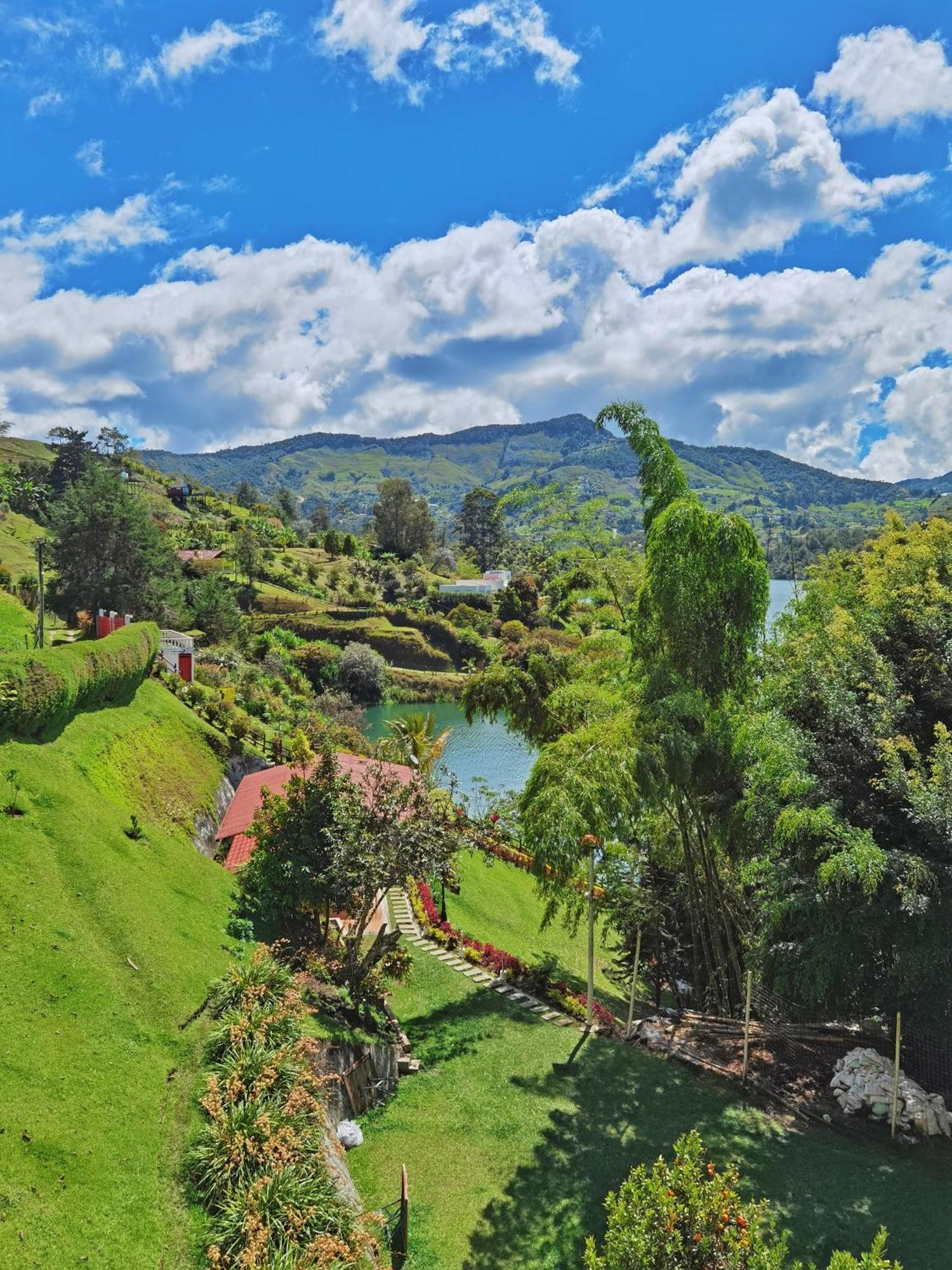 Descanso Bajo La Piedra Del Penol Guatapé 外观 照片