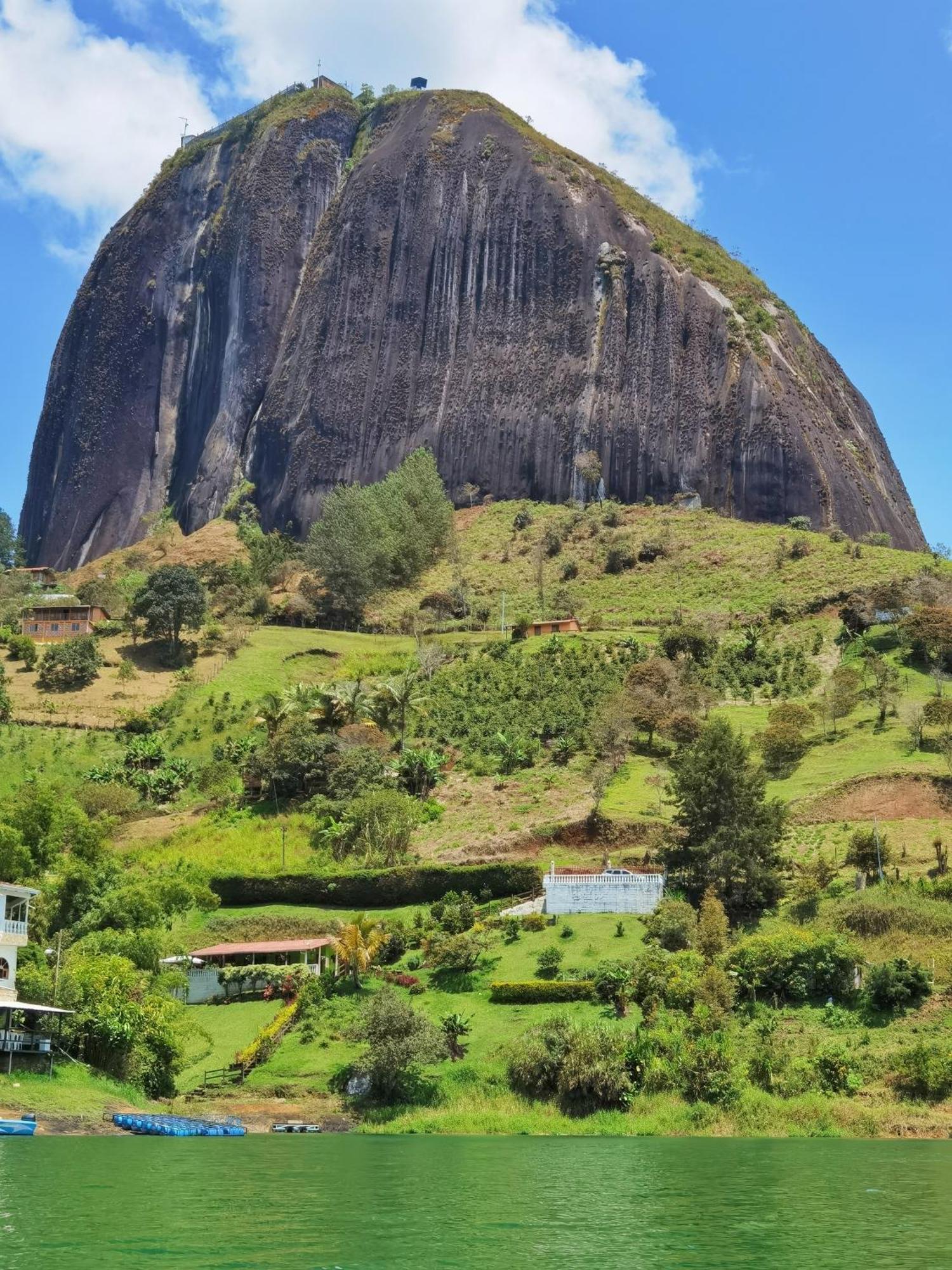 Descanso Bajo La Piedra Del Penol Guatapé 外观 照片
