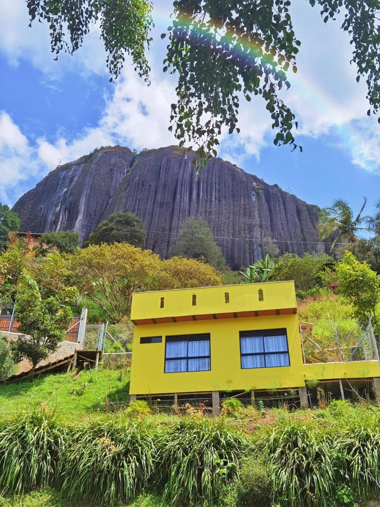 Descanso Bajo La Piedra Del Penol Guatapé 外观 照片