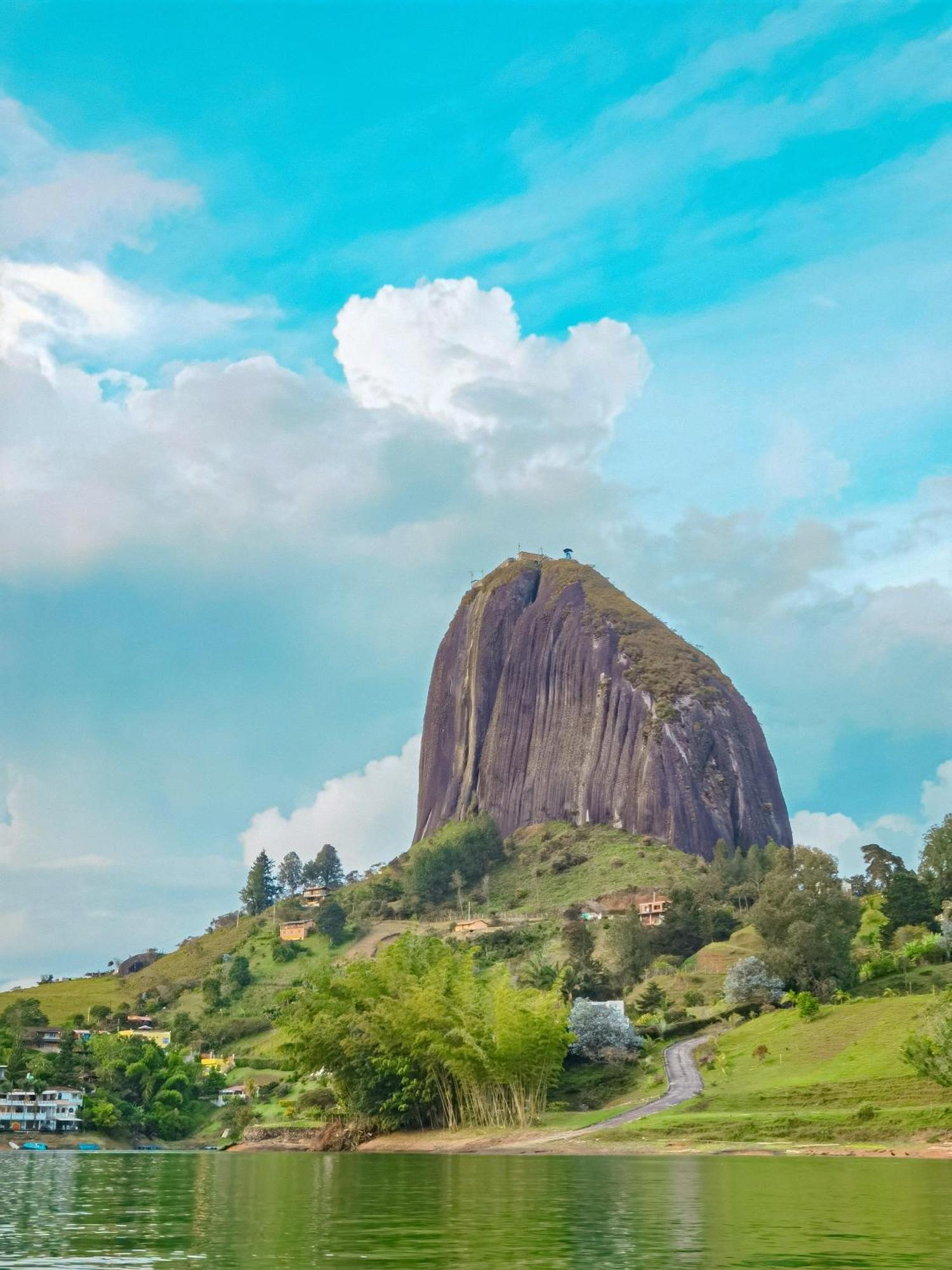 Descanso Bajo La Piedra Del Penol Guatapé 外观 照片